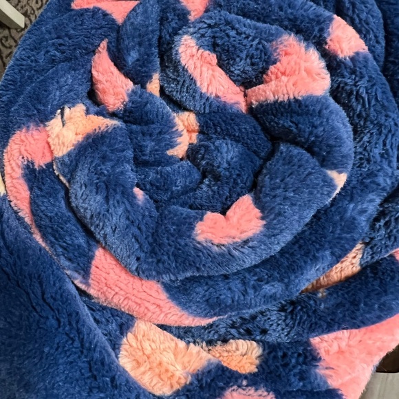 Pendleton Plush Throw - Picture 6 of 6